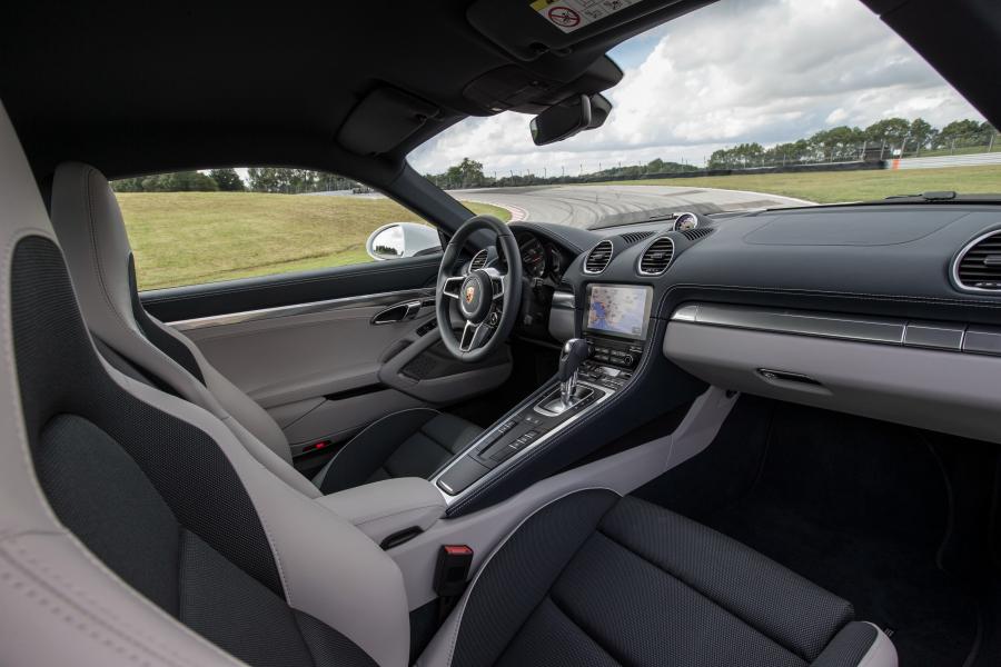 Интерьер Porsche 718 Cayman 2016 года  (фото 4 из 33)